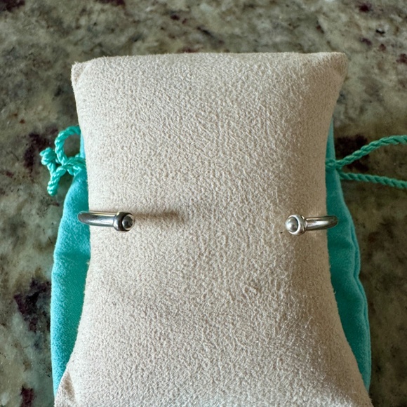 Authentic Tiffany & Co. Sterling Silver Infinity Cuff Knot Bracelet Medium - Picture 5 of 9